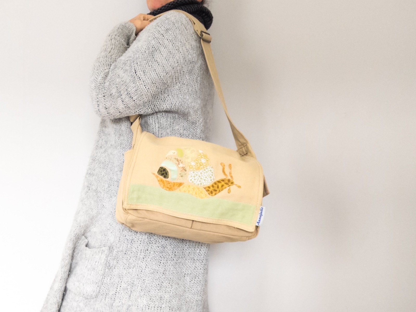 B-goods | shoulder bag | canvas | beige | appliqué | snail | green | patchwork | gift for her