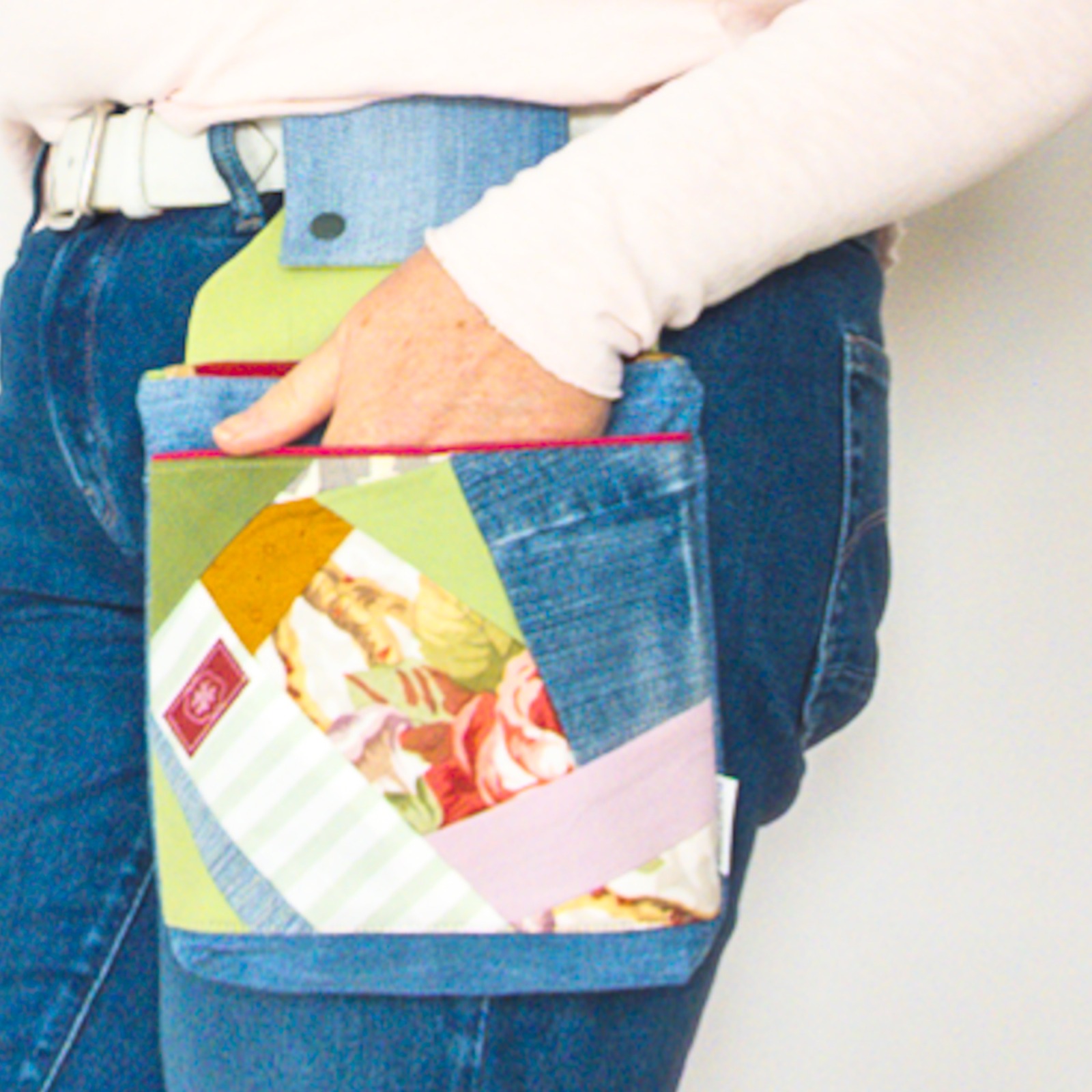 Belt bag | upcycling | jeans | blue | patchwork look | green and red | zipper | romantic | stripes