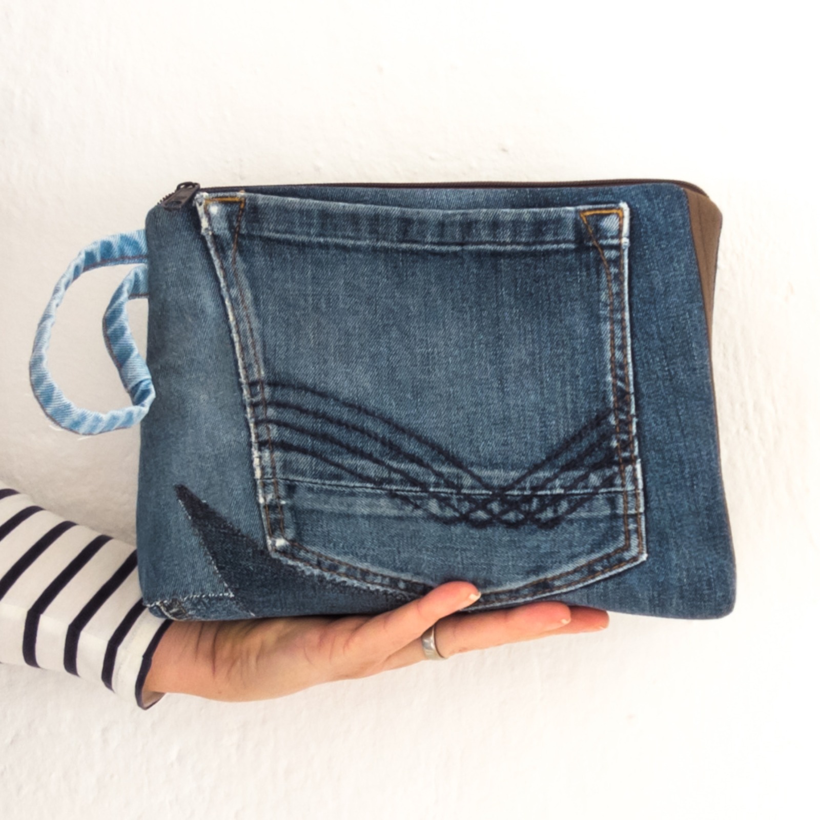 Kulturtasche | Jeans | Kunstleder | Patchworklook | Tasche außen | gestreiftes Taschenfutter |