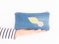 Upcycling pencil case | 23 cm/ 9.06 long and 11 cm/ 4.3 high | jeans | blue | zipper | crochet