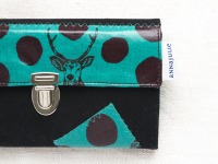 Upcycling-Portemonnaie | 19 cm/ 7,5 breit | Jeans | schwarz | Wachstuch mit Hirschmotiv | türkis |