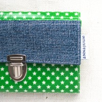 Portemonnaie | 15,5 cm/ 6 breit | Wachstuch | grün mit Sternen | Jeans | innen Punkte und Sterne |