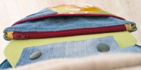 Gürteltasche | Upcycling | Jeans | blau| Patchworklook | grün und rot | Reißverschluss |