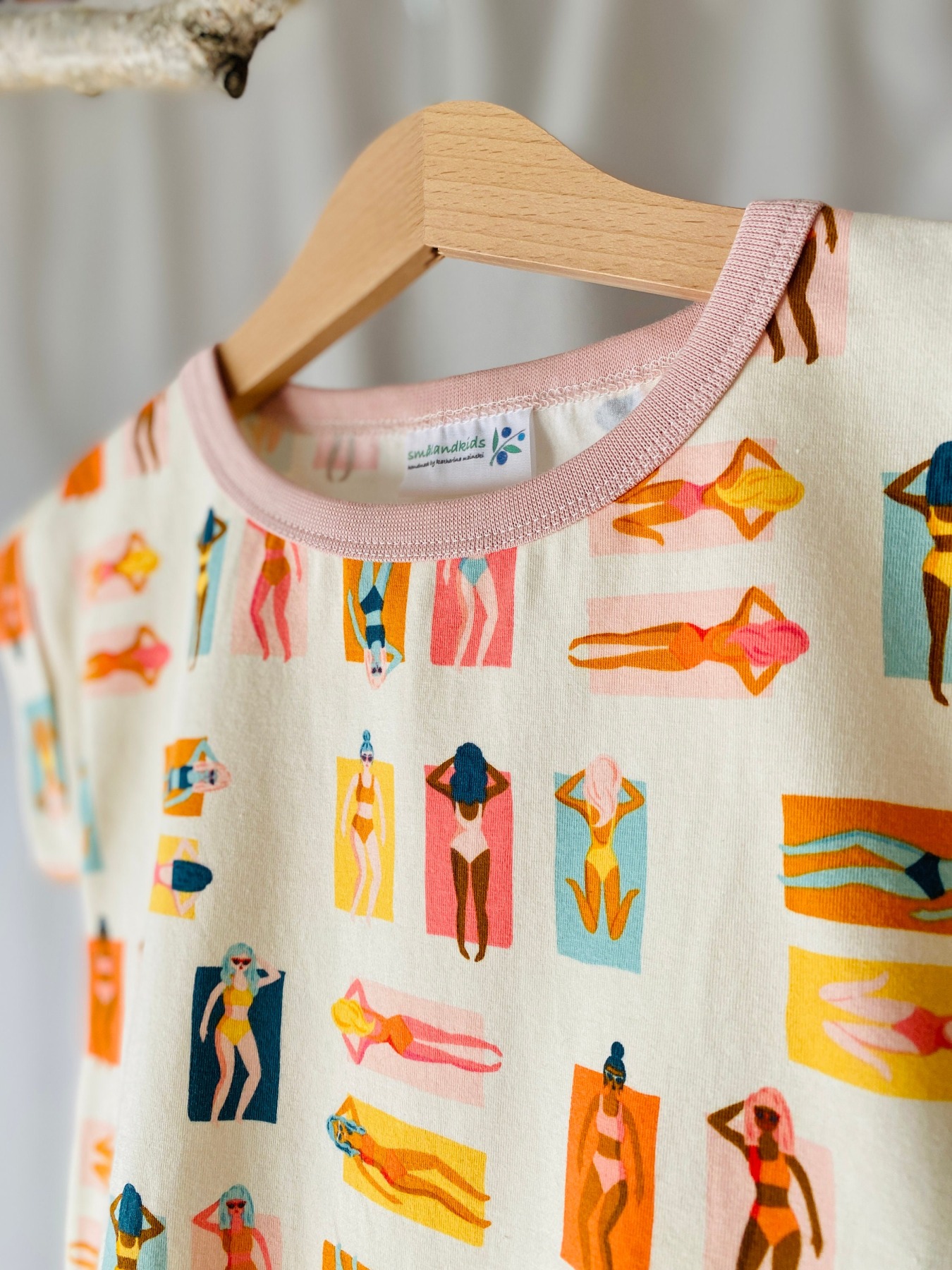Kinder T-Shirt Ludvika im Retro Look, Stoffmuster wählbar, Retro Shirt mit überschnittenen kurzen