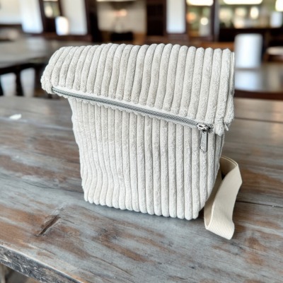 Foldover-Tasche aus Breitcord in Wollweiß, Umhängetasche - Handgefertigte Crossbody-Bag aus