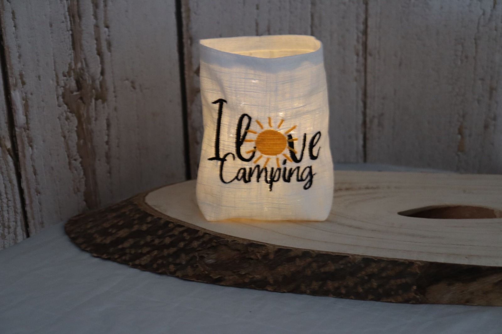 Lichtbeutel mit I love Camping bestickt