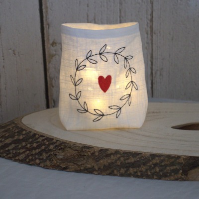 Lichtbeutel mit Herz bestickt - gefertigt aus hochwertigem Leinen