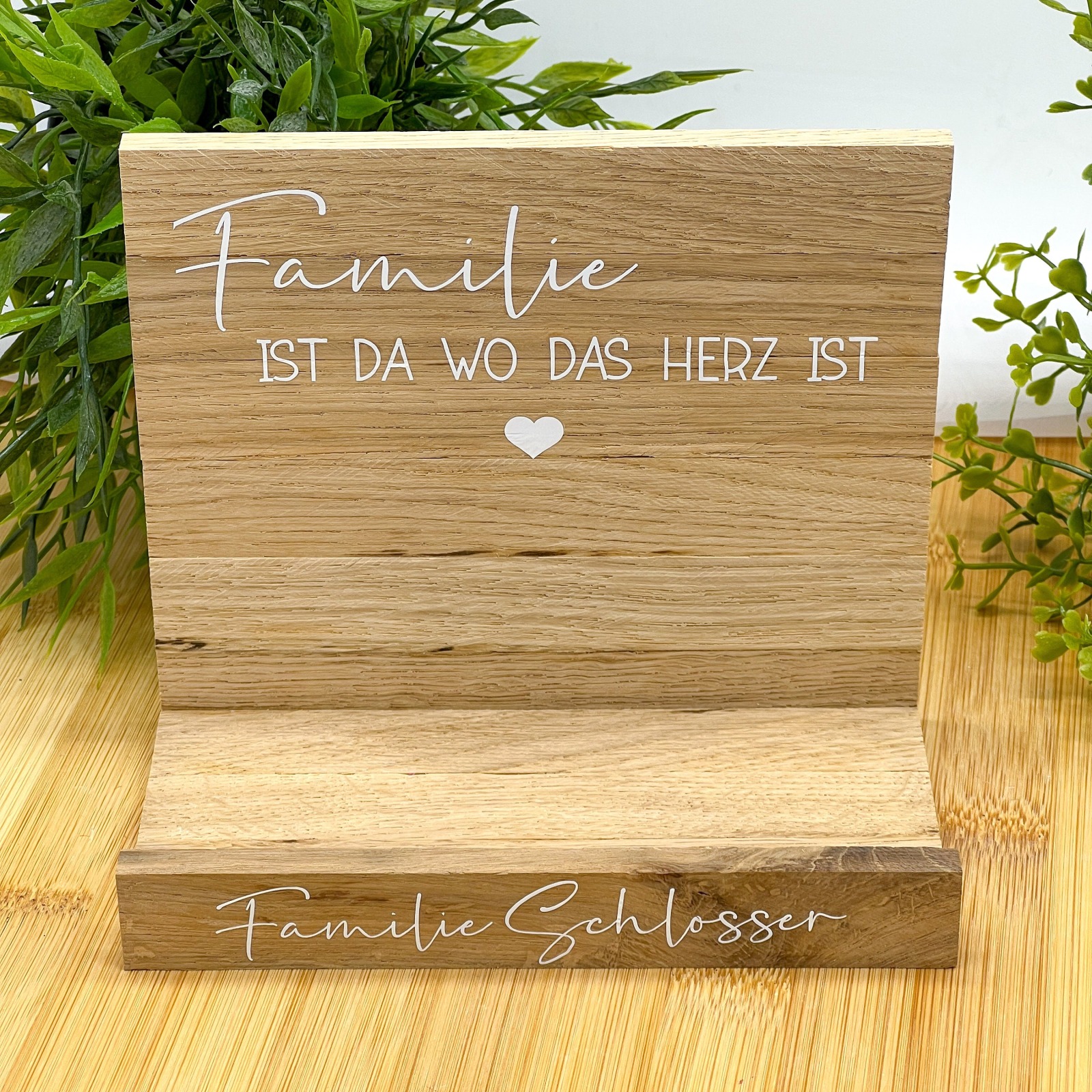 Personalisiertes Familien Geschenk - Familien Figuren aus Keramik auf Eichenholztablett -