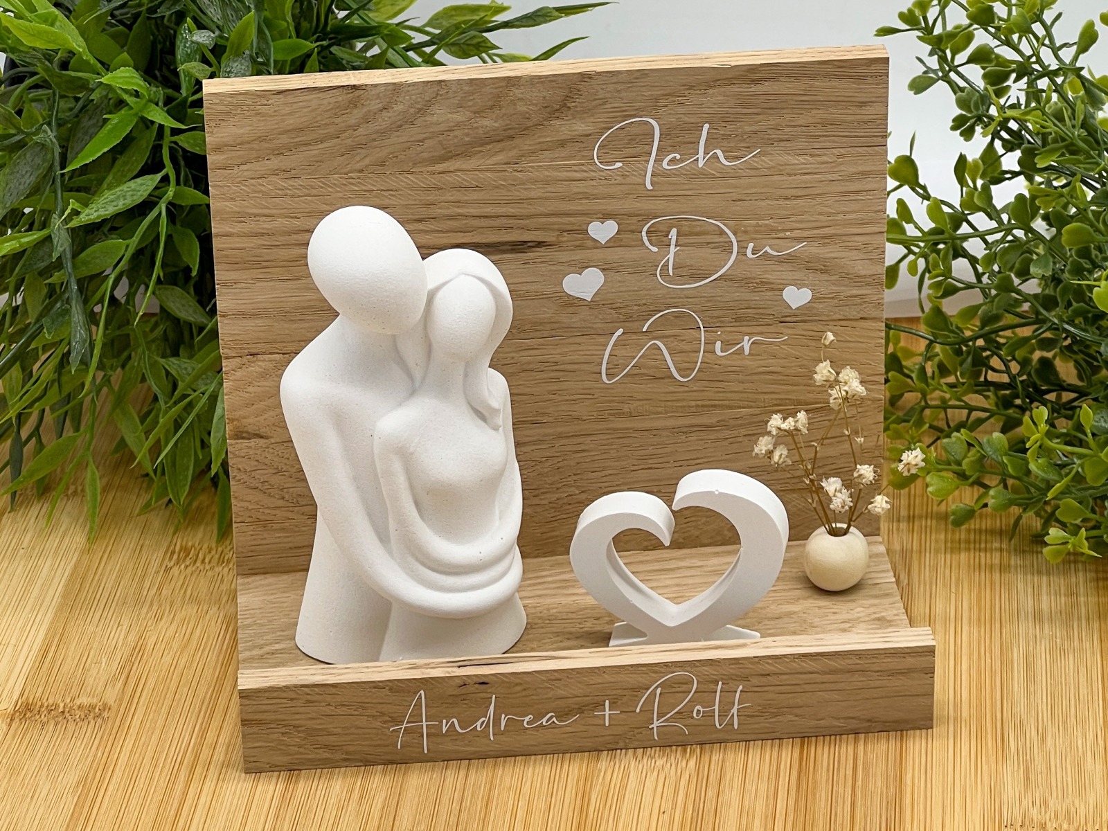 Holztablett mit Paar Figur als personalisiertes Hochzeitgeschenk, Geschenk zur Verlobung oder