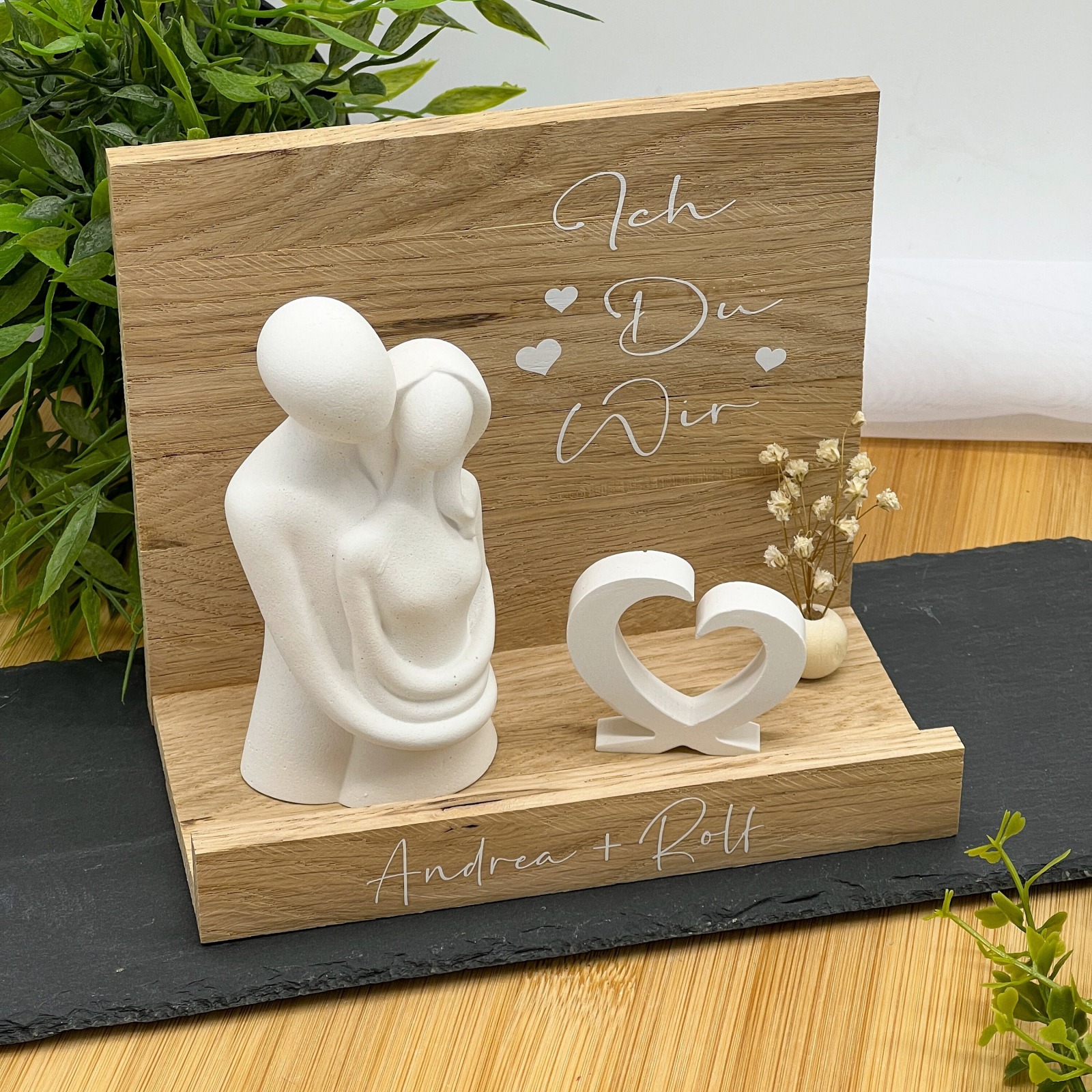 Holztablett mit Paar Figur als personalisiertes Hochzeitgeschenk, Geschenk zur Verlobung oder