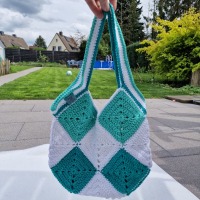 grannysquare Häkeltasche, grün weiß, Shopper, handgemachte Einkaufstasche als Geschenk,