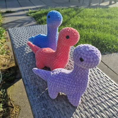 Brontosaurus Dinosaurier - Langhals-Dino, fertig gehäkeltes Kuscheltier, Amigurumi Häkeltier,