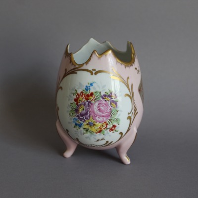 Ei Vase Porcelaine de Couleuvre Altrosa Blumen Malerei Golddekor H 14 cm