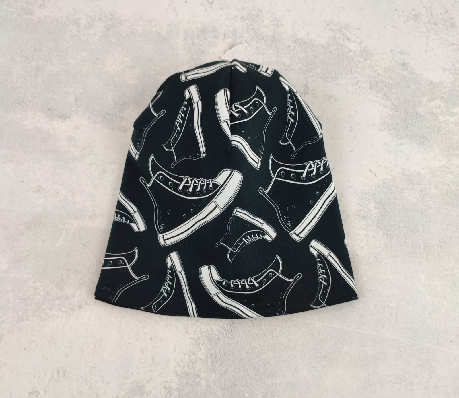 Beanie Turnschuhe - coole Mütze für Kinder in schwarz - weiß Größe ca 48 - 54 cm Kopfumfang 3
