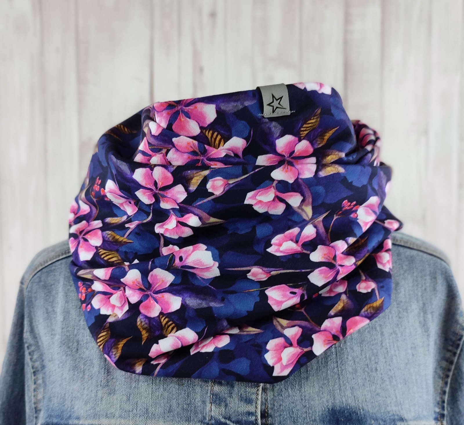 Loop Schlauchschal dunkelblau mit Hortensien in pink - Schal für Damen 2