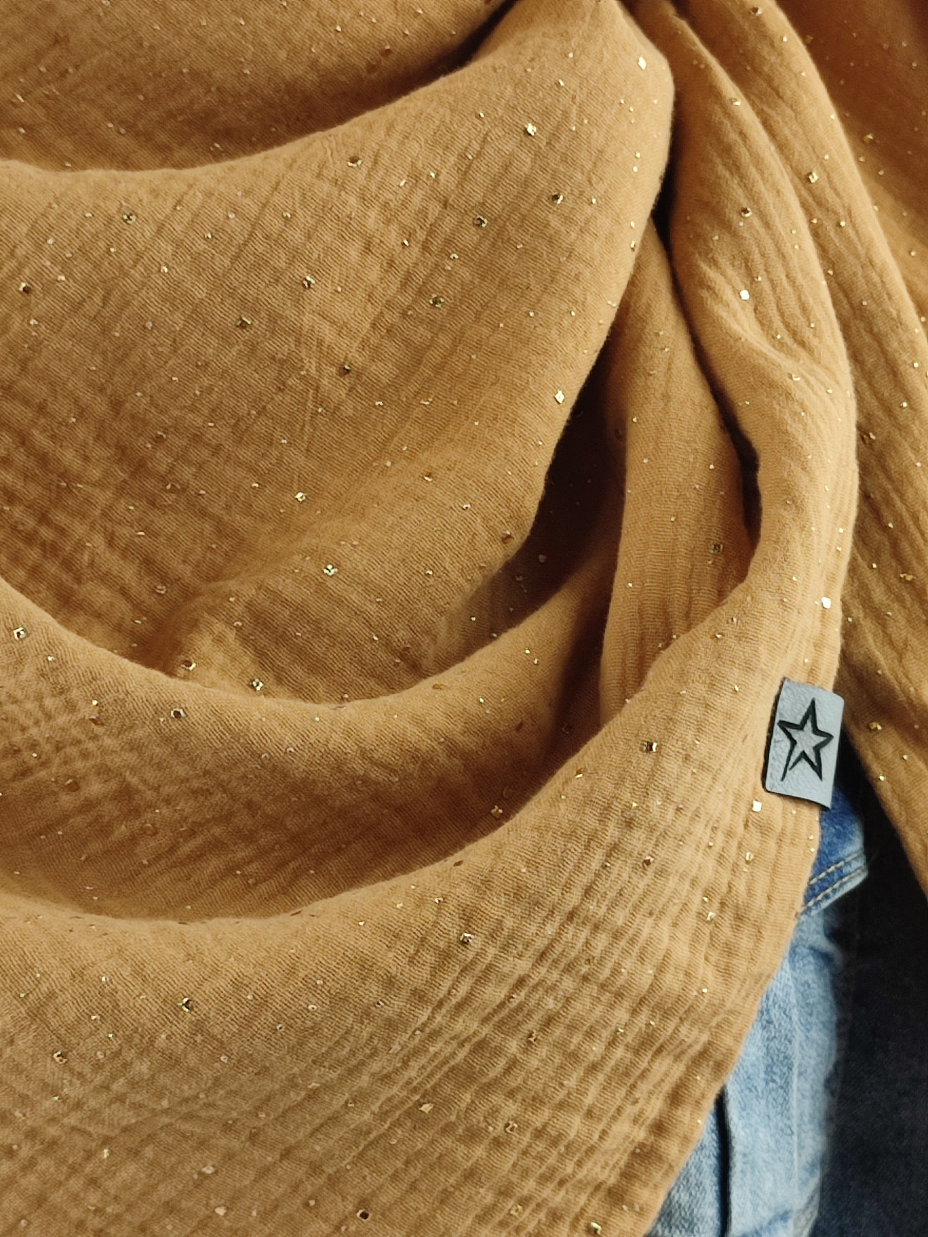 Tuch Dreieckstuch Musselin caramel mit Tupfen in gold Schal für Damen XXL Tuch aus Baumwolle Mamatuch 2