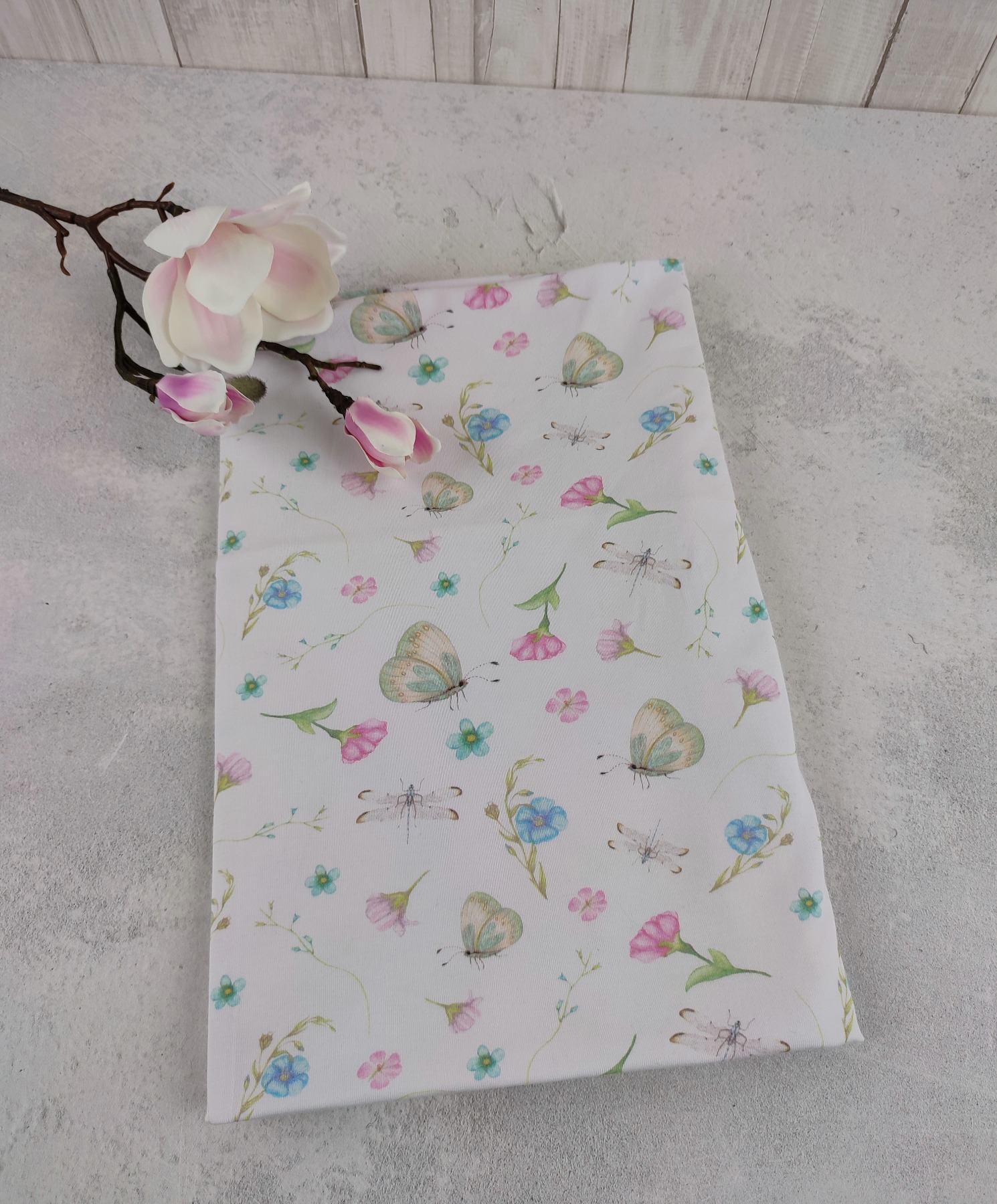Loop Schlauchschal in weiß mit ganz zarten Blumen und Schmetterlingen in rosa und hellblau - Schal für Damen aus Jersey 5