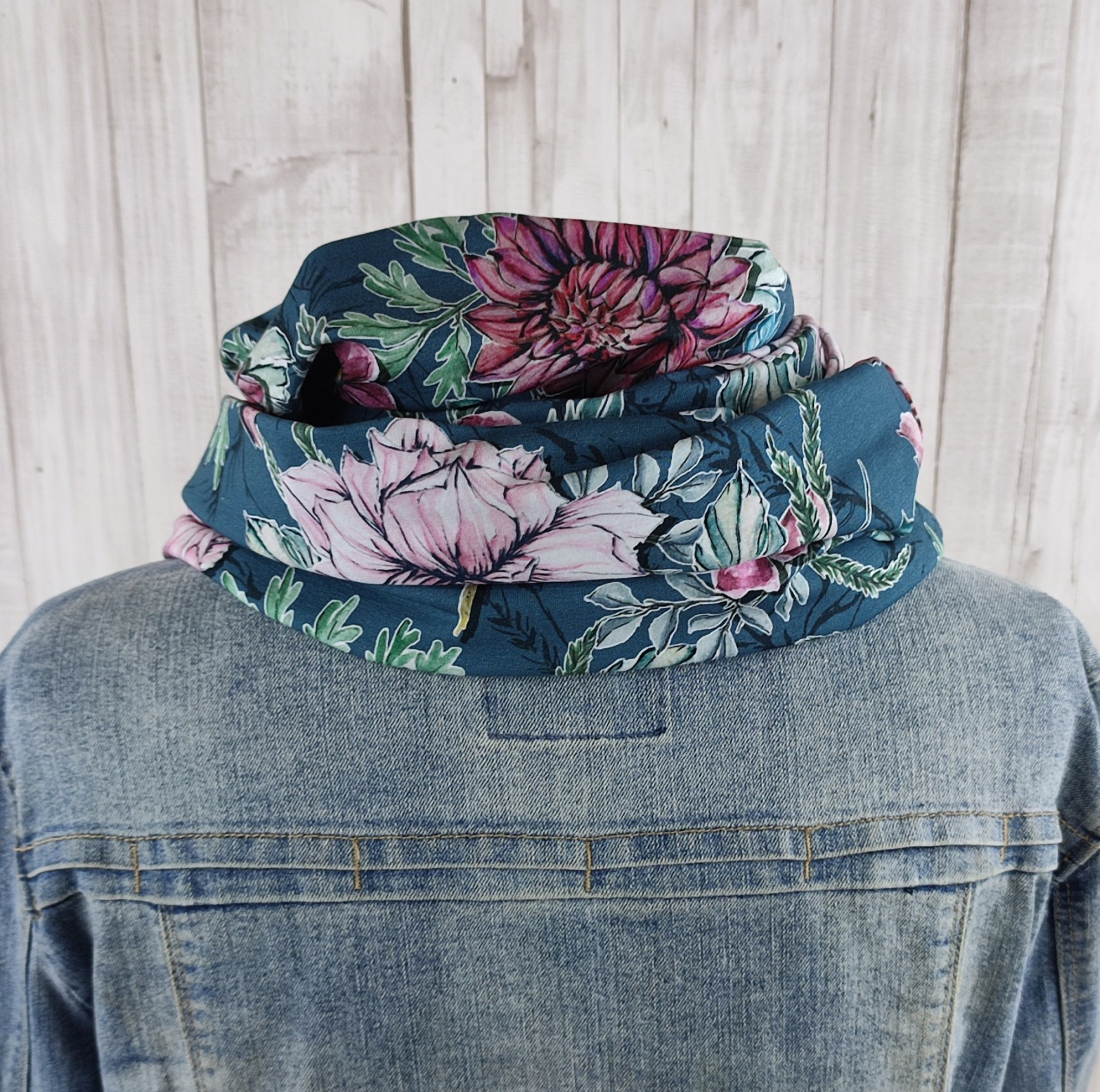 Loop Schlauchschal jeansblau mit Blumen in Wasserfarben Optik - Schal für Damen aus Jersey 4