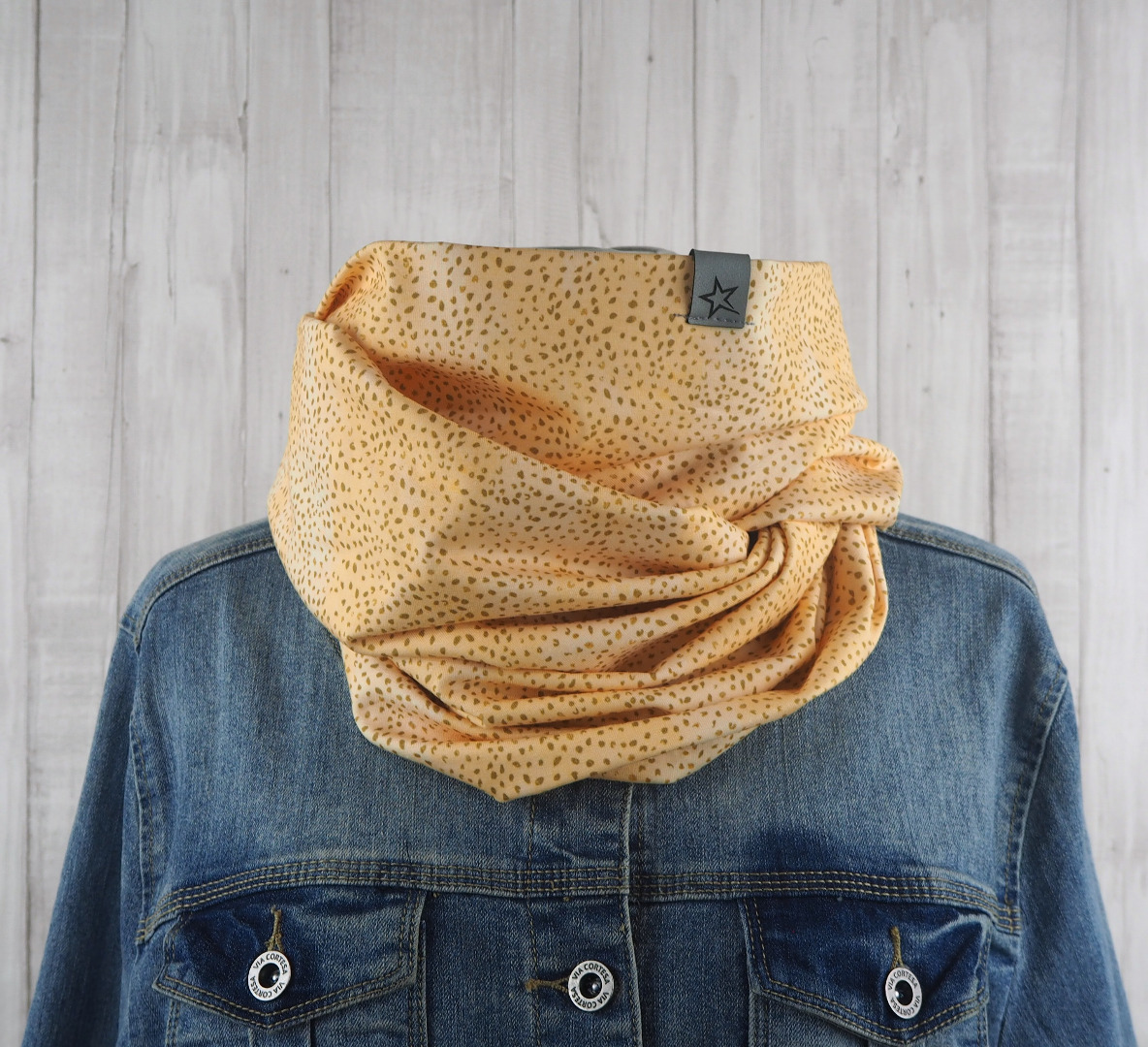 Loop Schlauschal gelb mit Farbverlauf und zurückhaltendem Animalprint - Ton in Ton - Schal für Damen aus Jersey