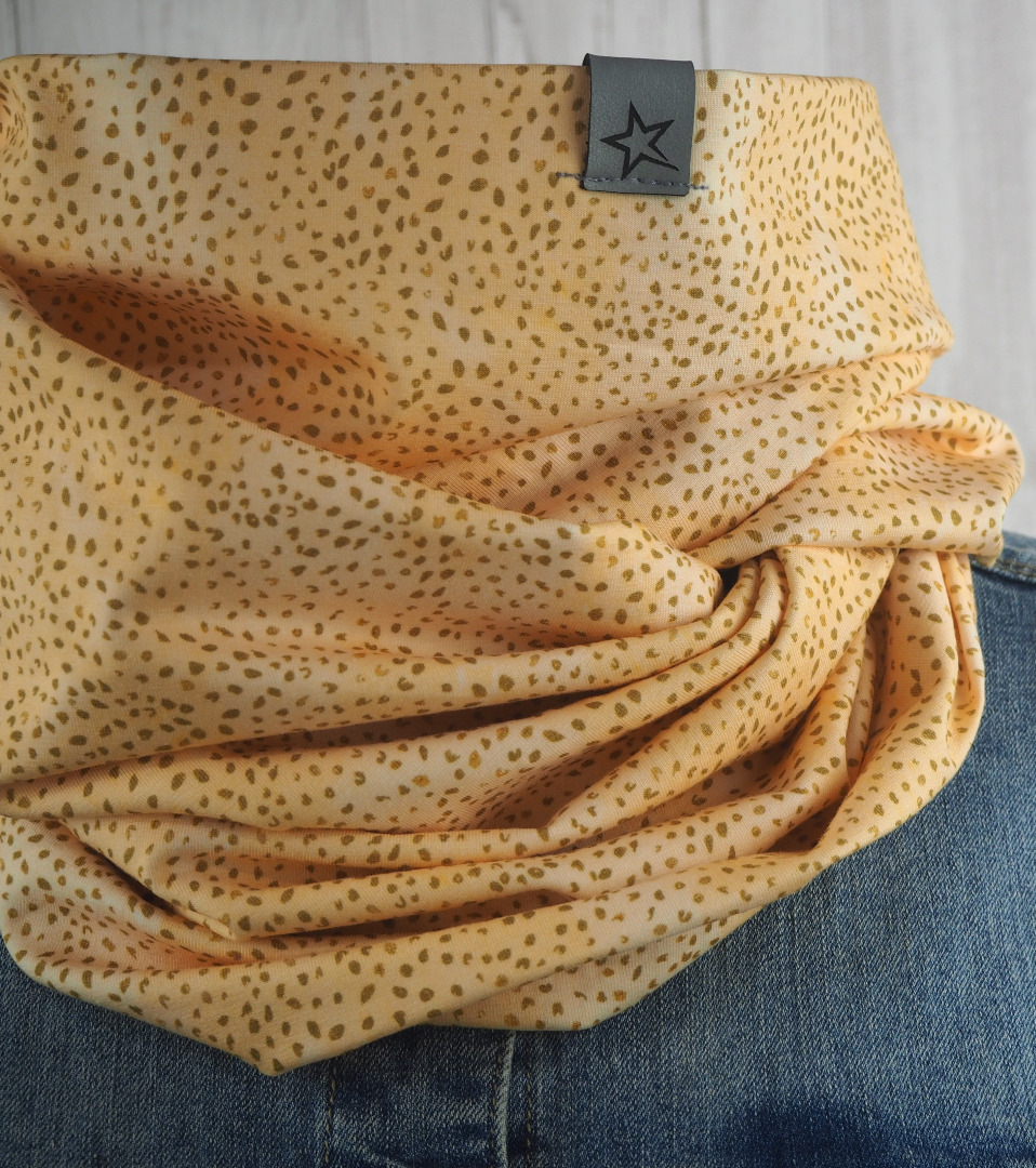 Loop Schlauschal gelb mit Farbverlauf und zurückhaltendem Animalprint - Ton in Ton - Schal für