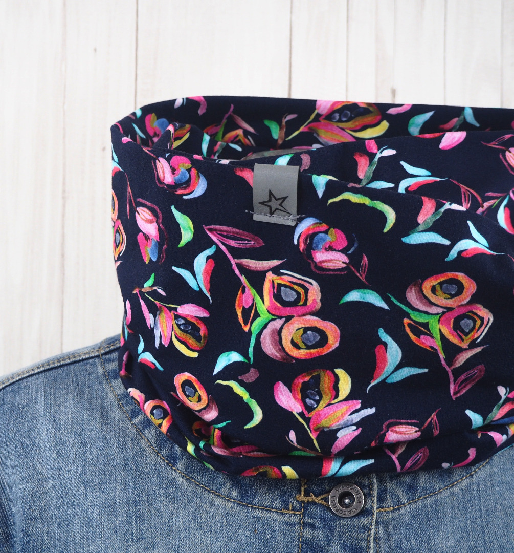 Loop Schlauschal dunkelblau mit abstraktem Blumenmuster - Schal für Damen aus Jersey 2