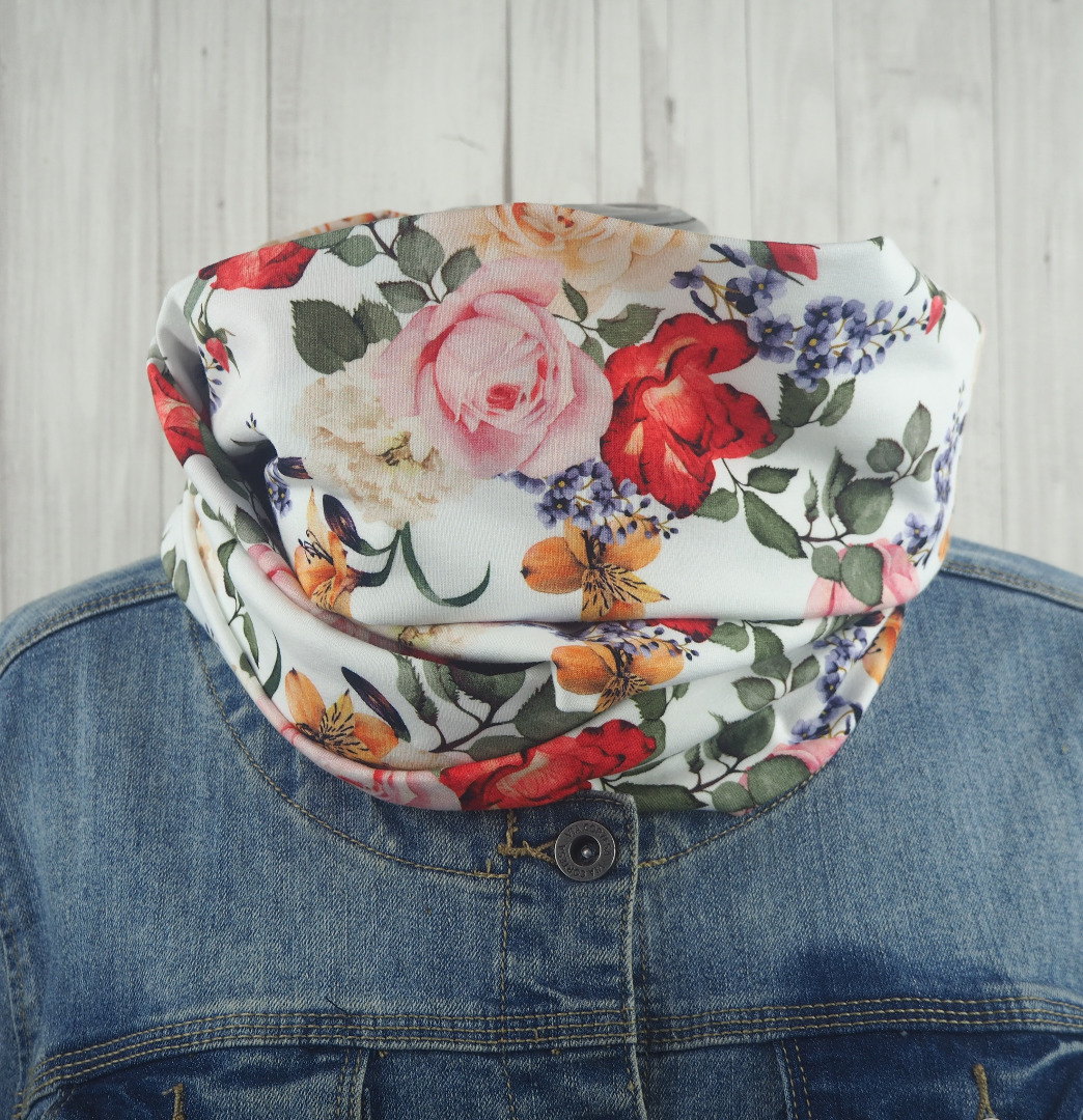 Loop Schlauchschal cremeweiß mit romantischem Blumenmuster - Schal für Damen aus Jersey