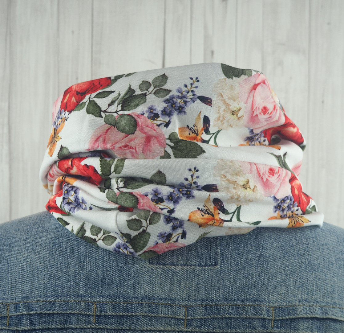 Loop Schlauchschal cremeweiß mit romantischem Blumenmuster - Schal für Damen aus Jersey 4