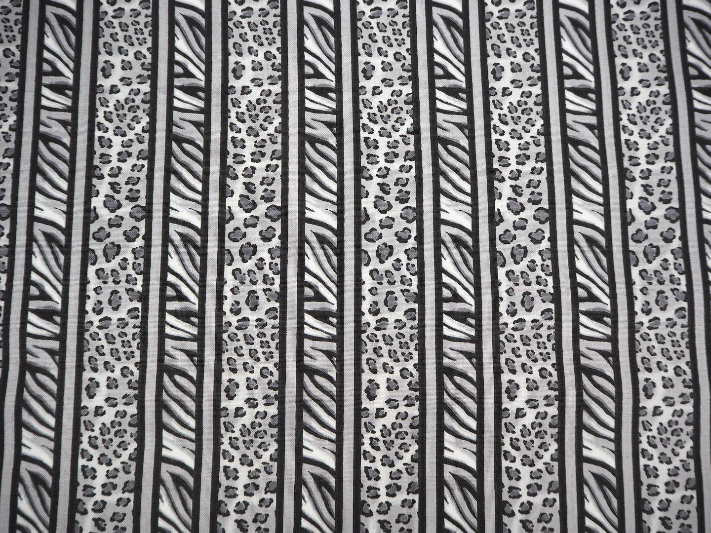 Animalprint Glam Girl Patchwork Stoff Patchworkstoff Meterware Leomuster Streifen schwarz weiß grau 2