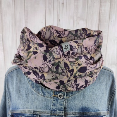 Loop Schlauschal altrosa mit Rosenmuster und Camouflage Hintergrund - Schal für Damen aus leichtem Sweat - Versandkostenfreier Artikel