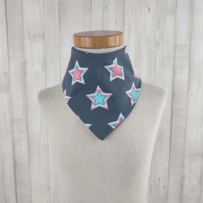 Halstuch Dreieckstuch für kleine Mädchen - grau - gemustert Sternen in rosa und mint -