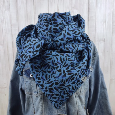 Tuch Dreieckstuch Musselin Damen Schal jeansblau mit schönem Print in schwarz und blau XXL Tuch aus