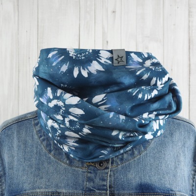 Loop Schlauschal blau mit großem Blumenmuster - Gerbera - Schal für Damen aus Jersey - Versandkostenfreier Artikel