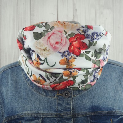 Loop Schlauchschal cremeweiß mit romantischem Blumenmuster - Schal für Damen aus Jersey - Versandkostenfreier Artikel