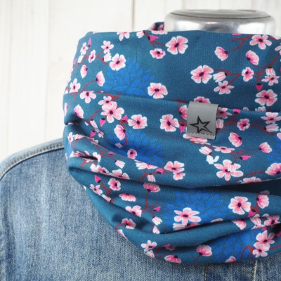 Loop Schlauschal petrol mit Kirschblüten und Lotusblüten - Schal für Damen aus Jersey - Versandkostenfreier Artikel