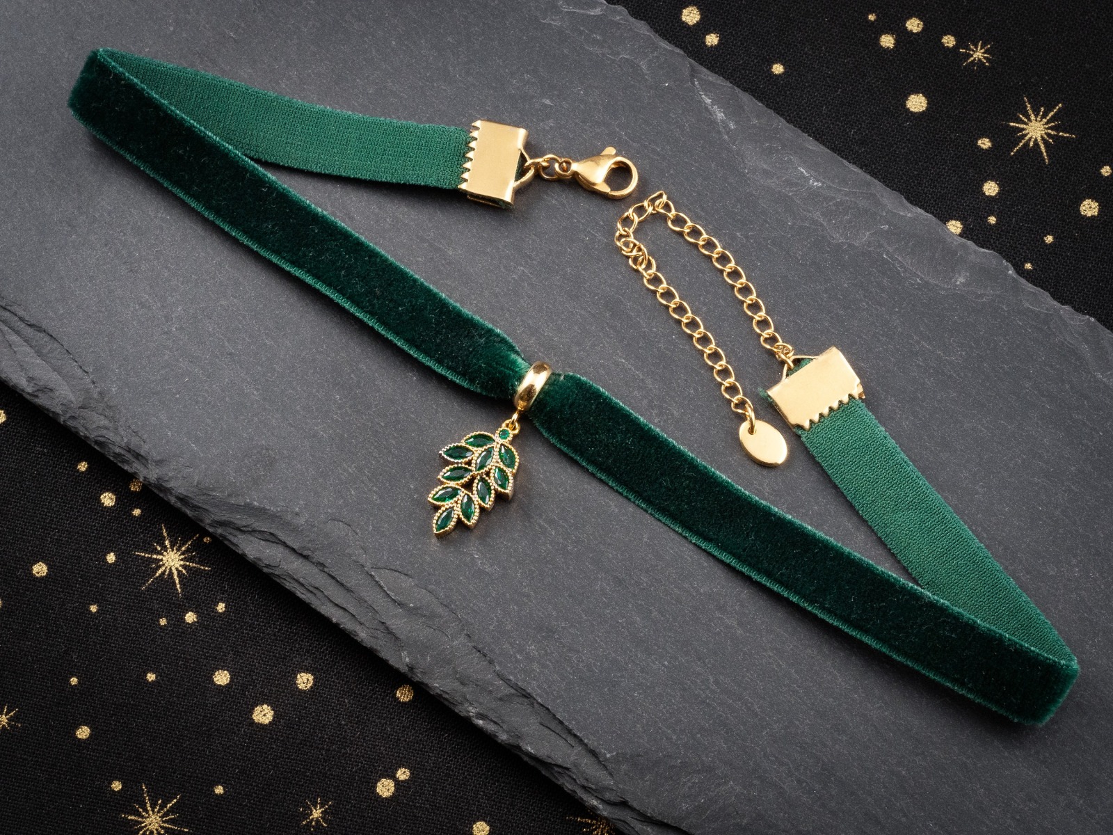 Waldgrüne Samt Choker Kette mit Farnblatt Anhänger