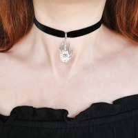 Samt Choker mit Hamsa Anhänger 2