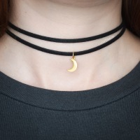 Schwarzer Wickelchoker mit goldenem Mond Anhänger