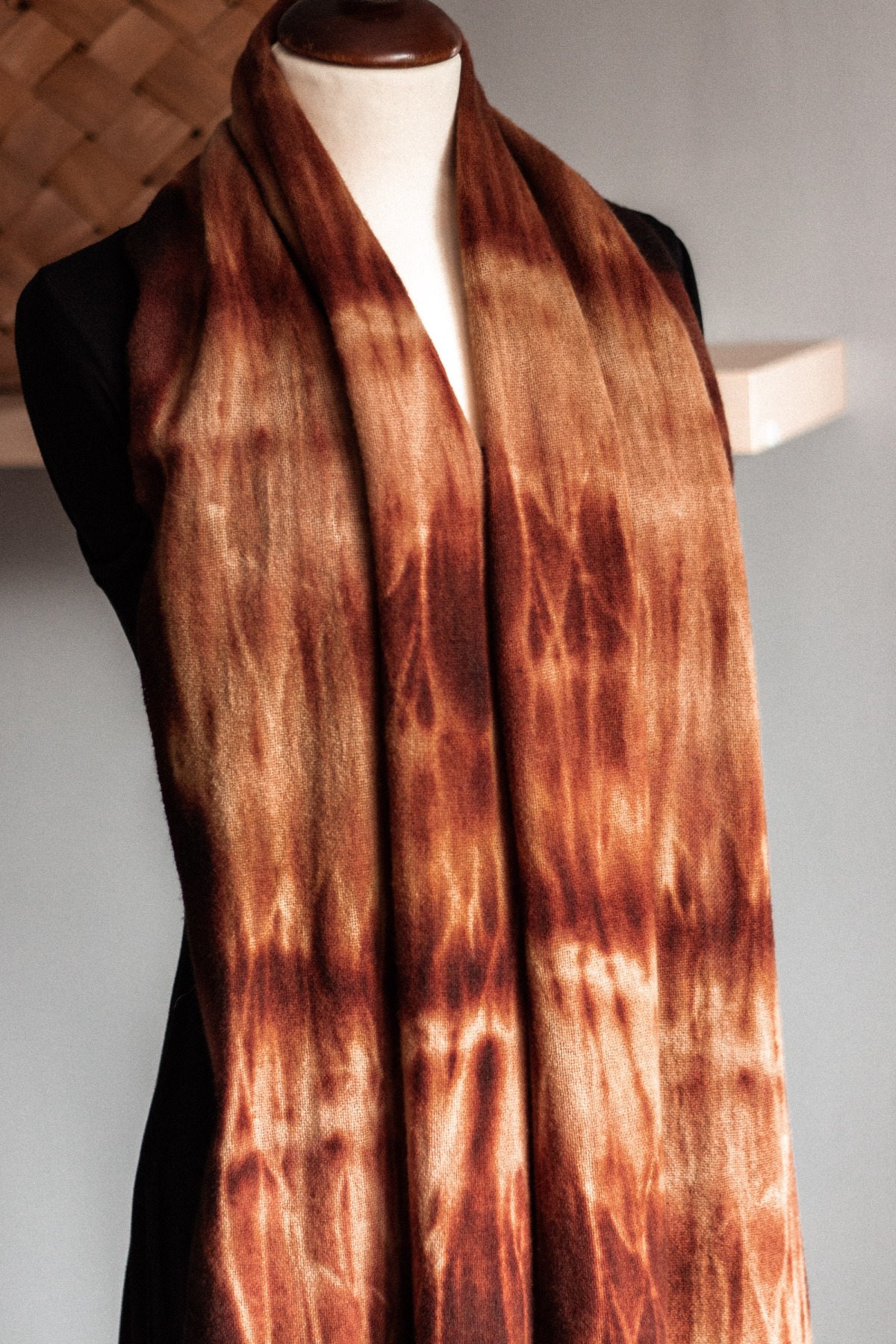 Schal LISA aus feinem Wollstoff, anschmiegsam und weich mit toller Färbung perfekt für den Herbst