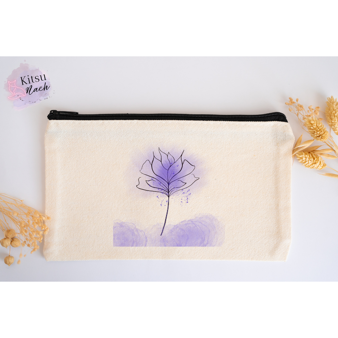 kleine Kosmetiktasche mit Blume mit Untergrund