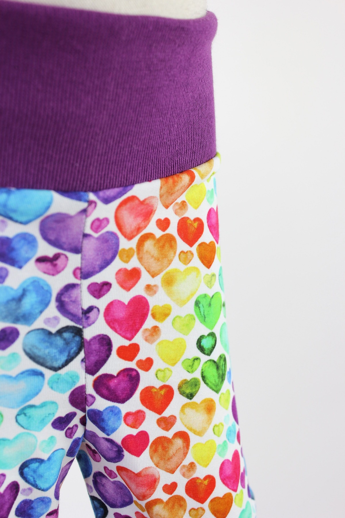 Leggings für Kinder mit Regenbogenherzen 4