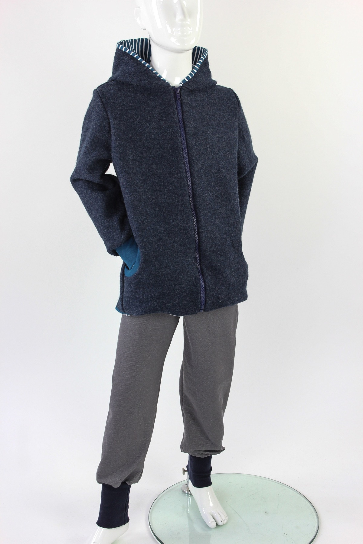 Wolljacke für Kinder dunkelblau mit blauen Streifen BIO-STOFFE 3