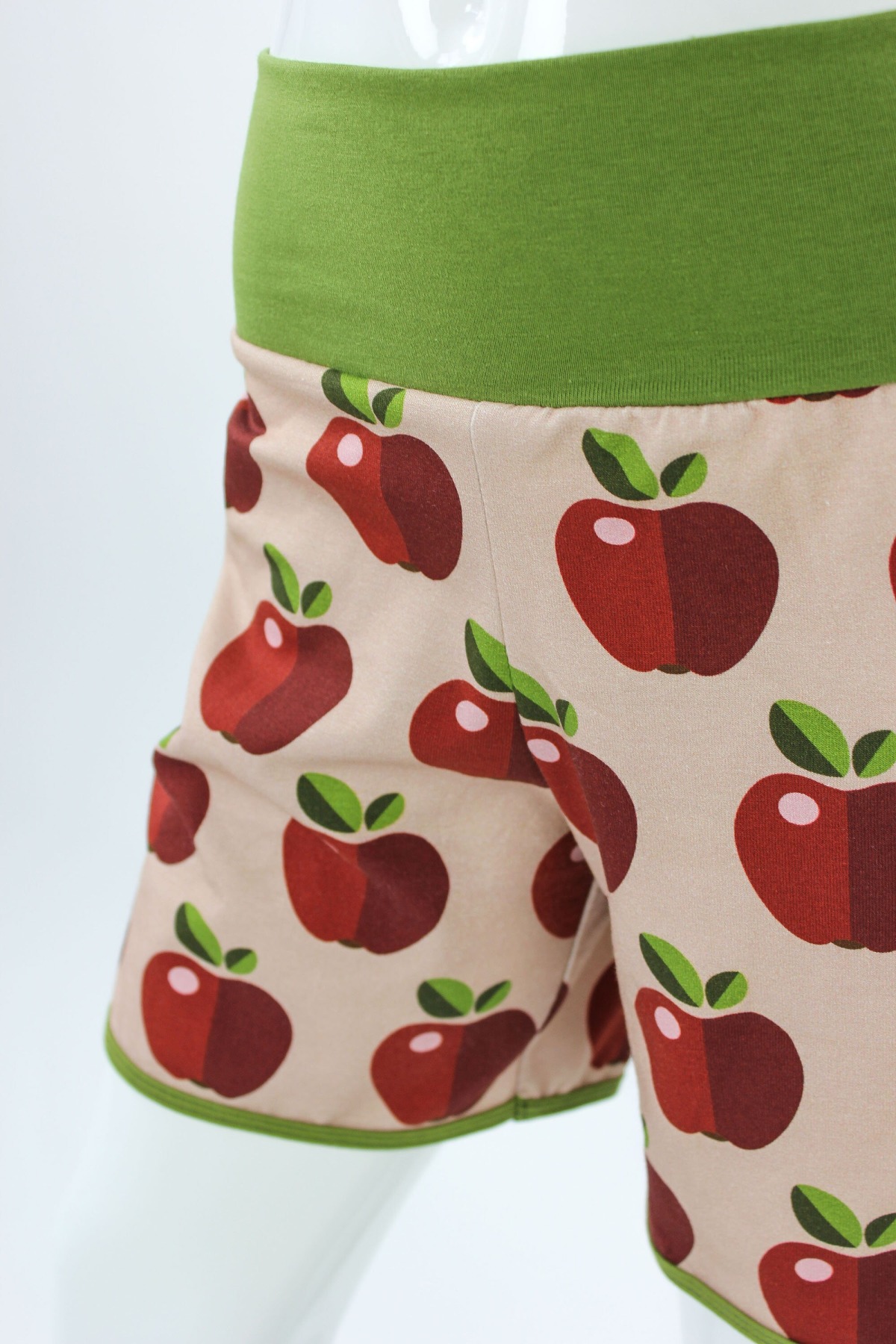 kurze Hose für Kinder rosa mit Äpfeln 5