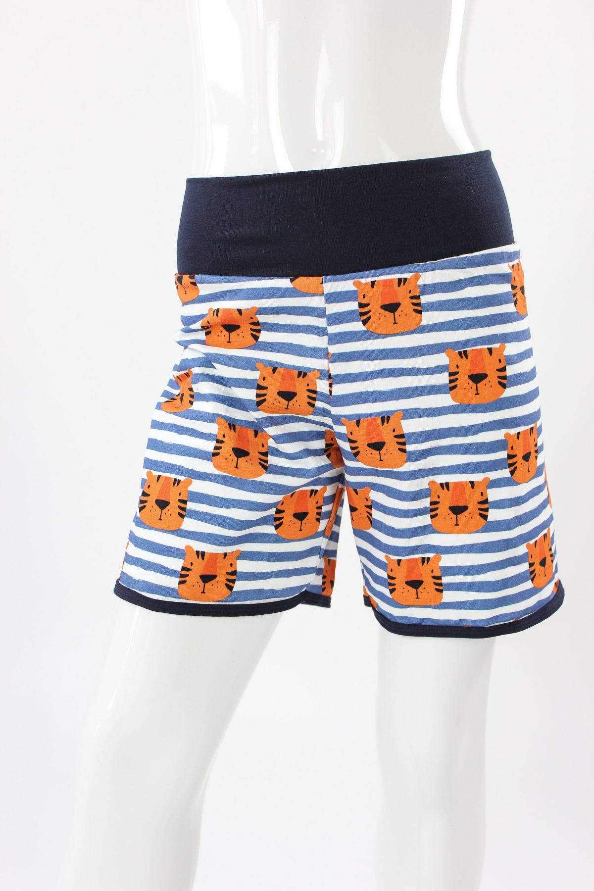 kurze Hose für Kinder blau weiß gestreift mit Tigern 4