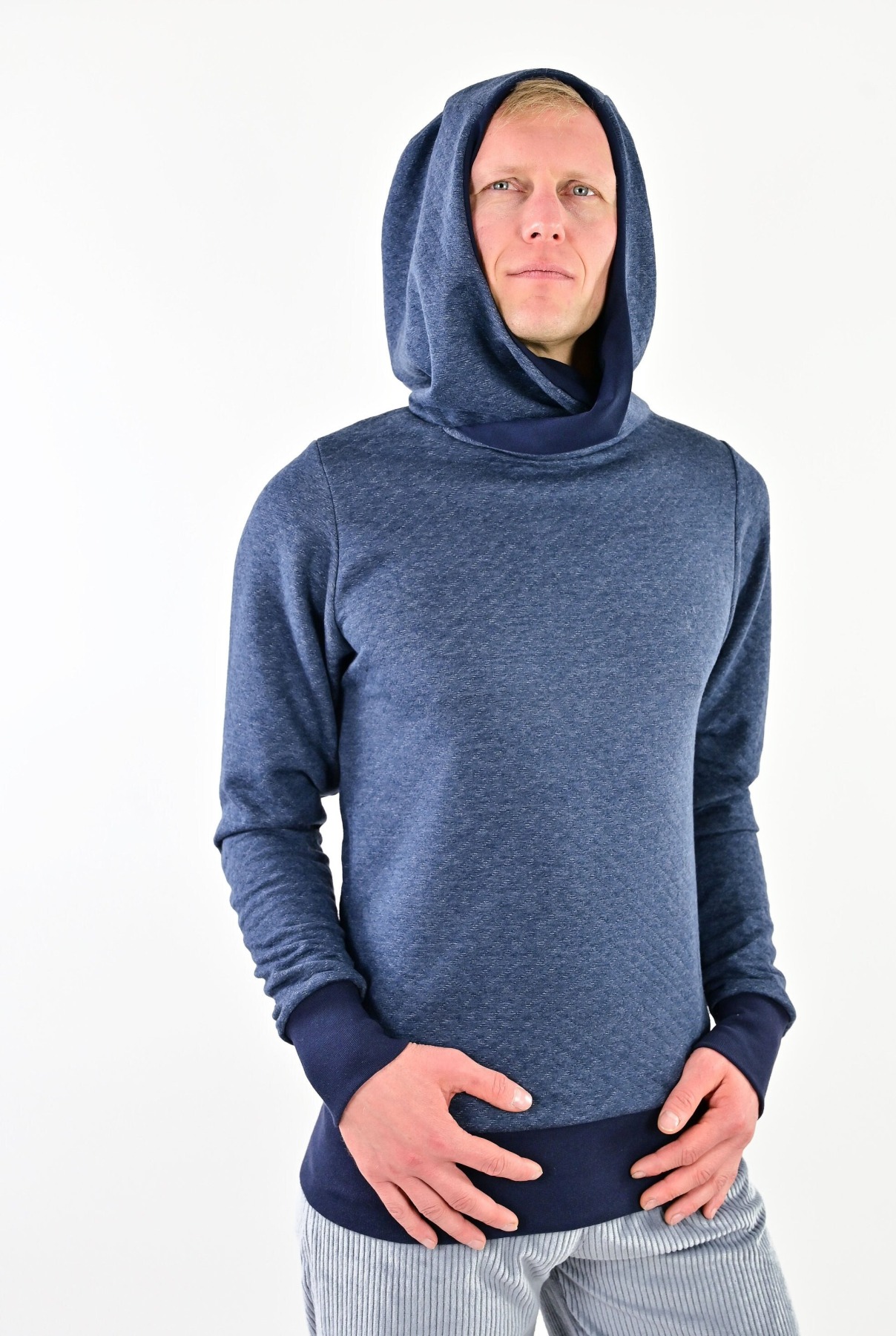 Kapuzenpulli gesteppt blau 8