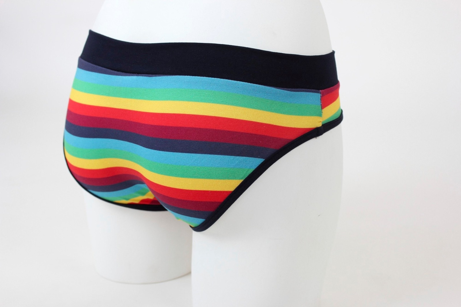 Damen-Unterhose mit Regenbogenstreifen 6