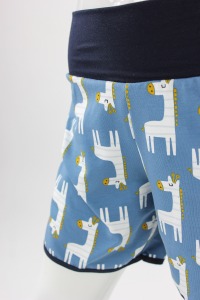 kurze Hose für Kinder blau mit Giraffen 6