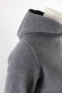 Fleecepulli grau mit schwarz 6