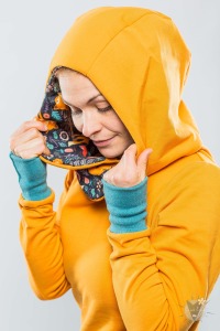 Kapuzenpulli für Damen gelb mit Füchsen und Mohnblumen