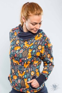 Kapuzenpulli für Damen grün mit Füchsen und Mohnblumen