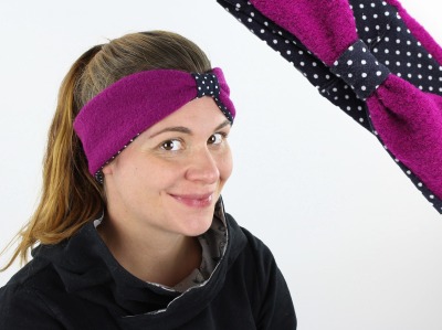 Wollstirnband pink mit Punkten auf marineblau